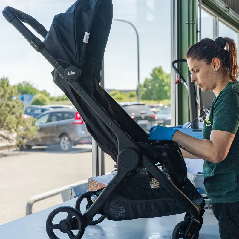 Zo komen jullie kinderwagen en fietskar de herfst goed door: verzorging en onderhoud 